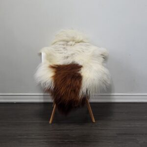 Icelandic Sheepskin Rug | 30 × 48 in | C701