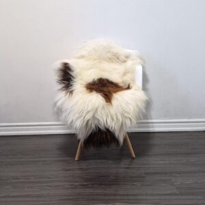 Icelandic Sheepskin Rug | 30 × 48 in | C628